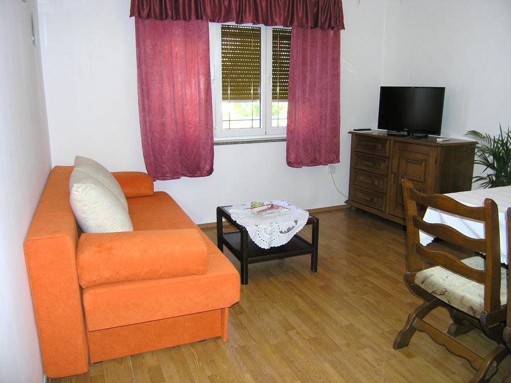 Apartment Julija Krk Town Esterno foto